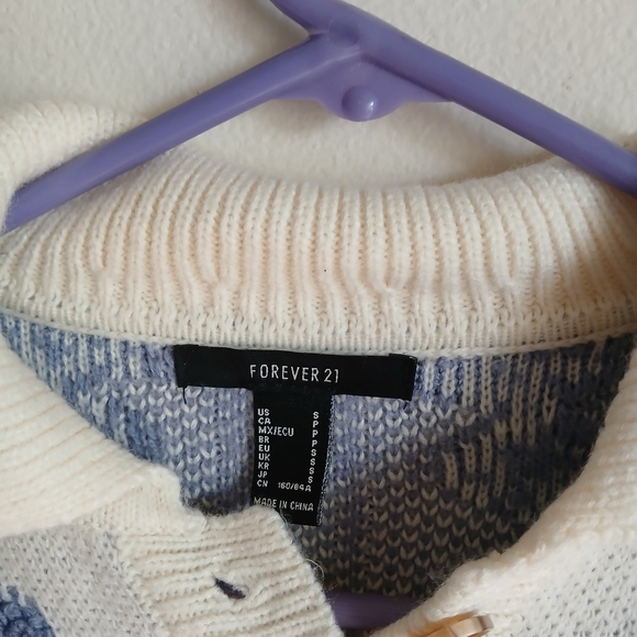 Forever 21 Sweater Size Small 3 Button Blue Cream Cropped - Picture 3 of 13